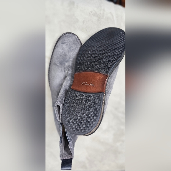 Clark Suede boot size 10 - Picture 5 of 7